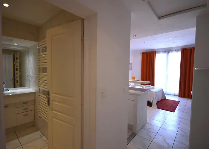 Palais Miramar - White Jardin - 20m * Cannes